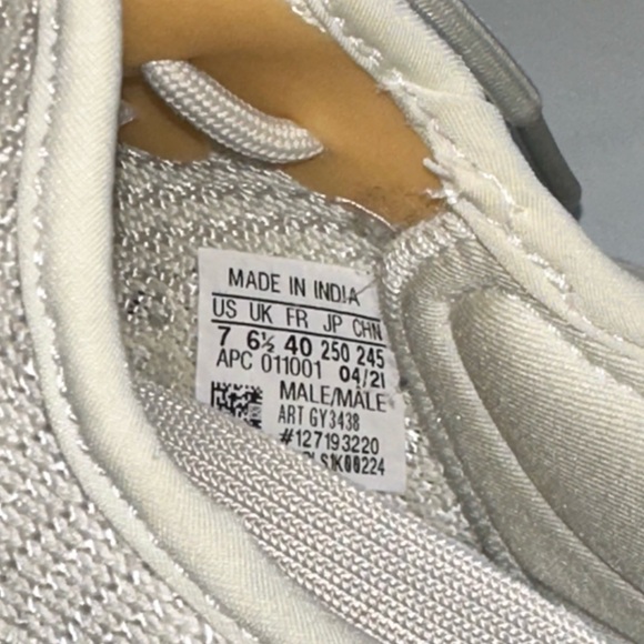 Yeezy Boost 350 V2- Light Yellow - Picture 2 of 7